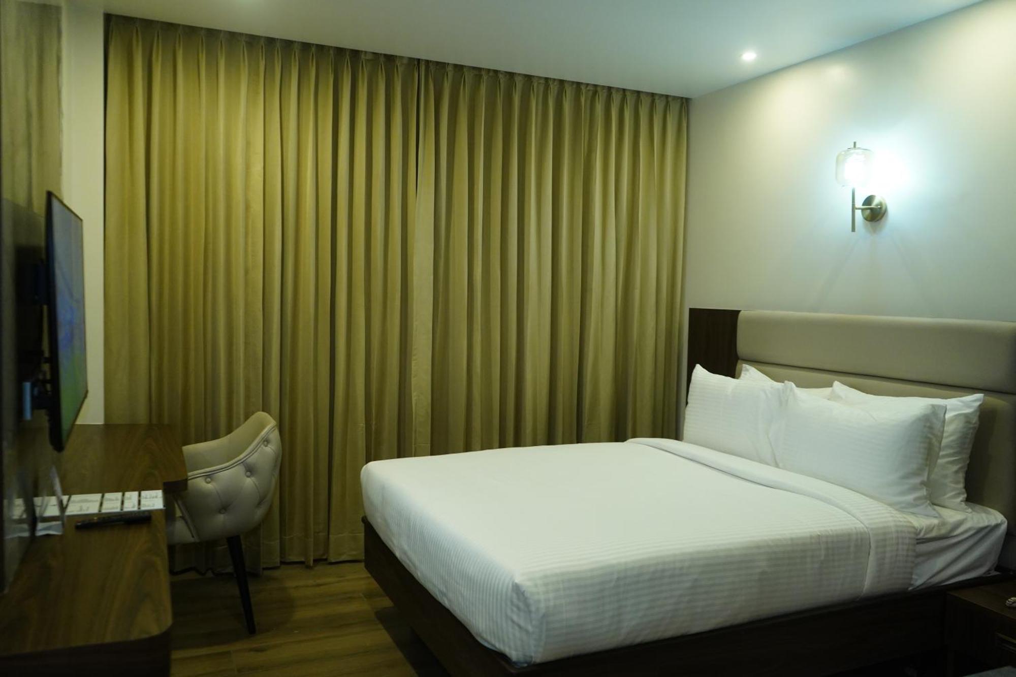 Jaag Hotel Ченнаи Экстерьер фото